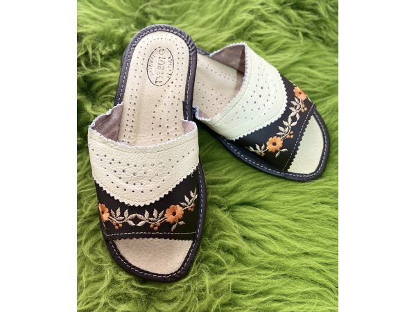 Домашні жіночі шкіряні капці, коричневі