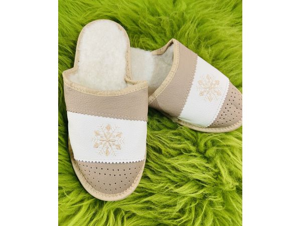 Домашні жіночі шкіряні капці з овечої шерсті