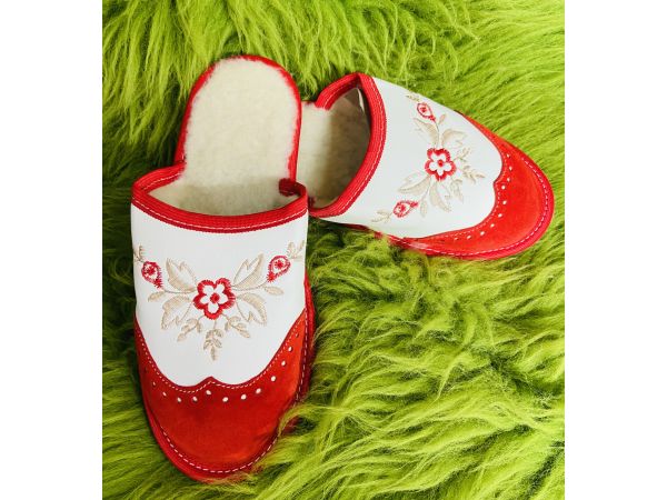Домашні жіночі капці з овечої шерсті і шкіри