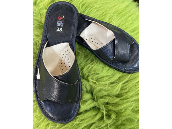 Капці жіночі шкіряні, вуличні  чорний колір 40