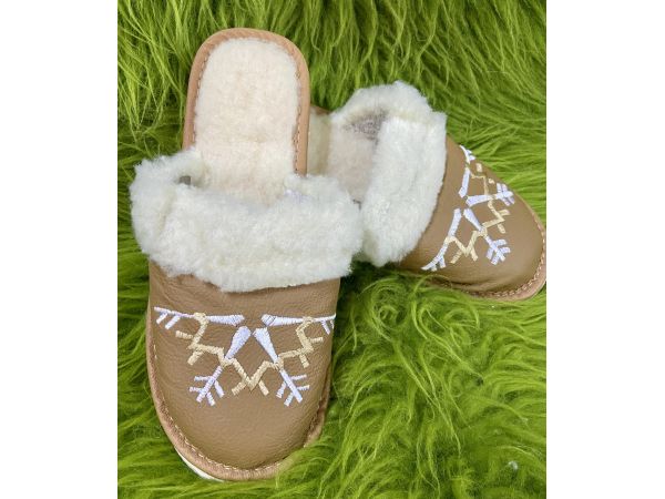 Домашні капці жіночі із шкіри та овечої шерсті