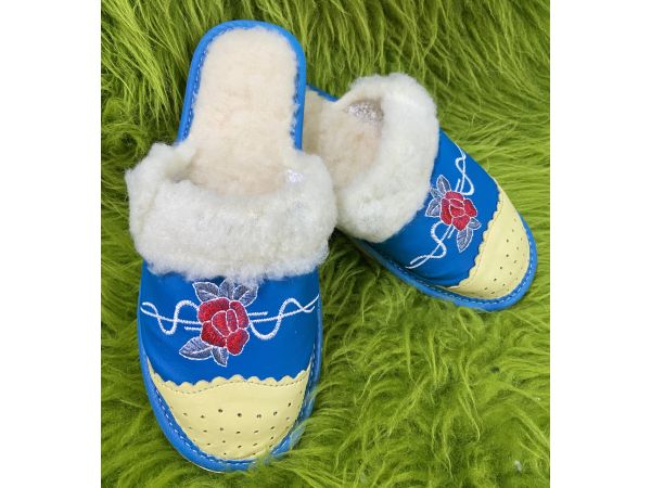 Домашні жіночі капці з овечої шерсті
