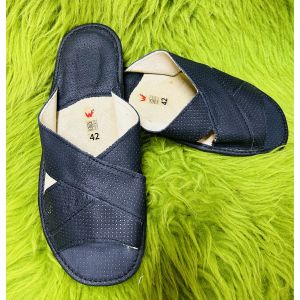 Домашні чоловічі шкіряні капці, колір чорний, перфорація 46