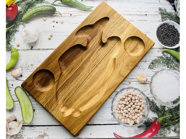 Дерев'яна дошка для подачі блюд