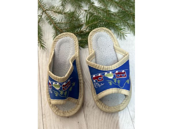 Домашні дитячі шкіряні капці, уцінка товар з вітрини 25 розмір