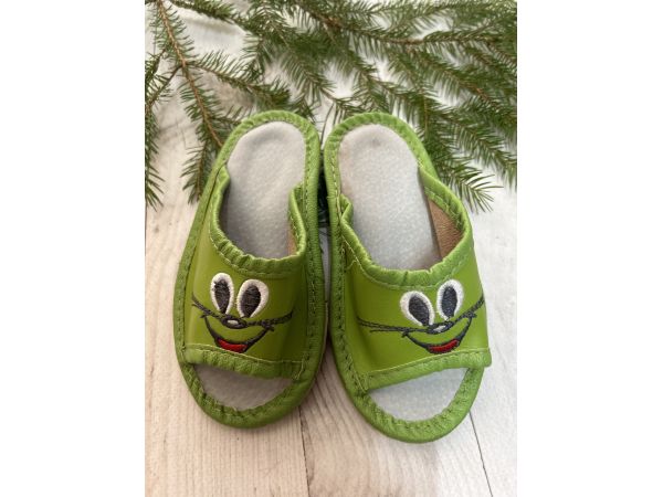 Домашні дитячі шкіряні капці, уцінка товар з вітрини 25 розмір