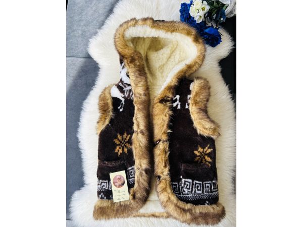 Жилет з овечої шерсті дитячий, орнамент олені коричневий з капюшоном 2