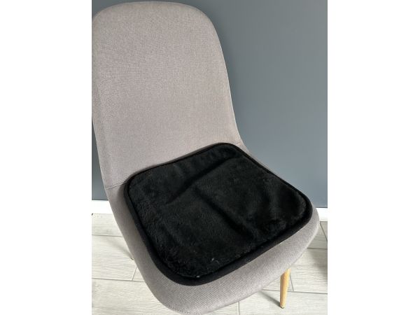 Накидка на табурет з овечої шерсті