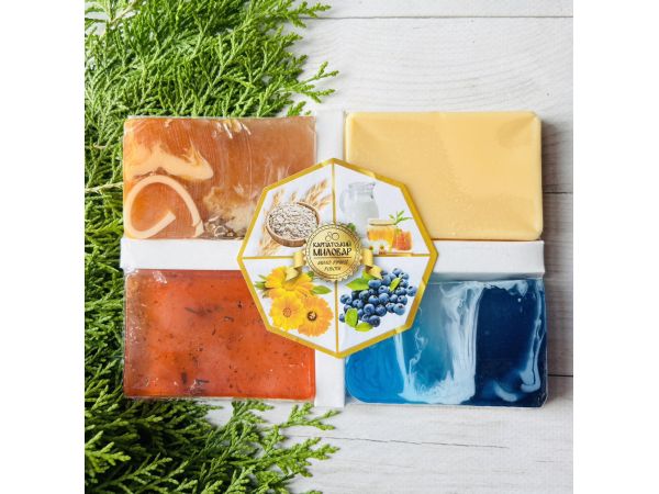 Набір натурального мила Карпатський Миловар, мило ручної роботи Мед та молоко:вівсяний скраб:чорниця:календула
