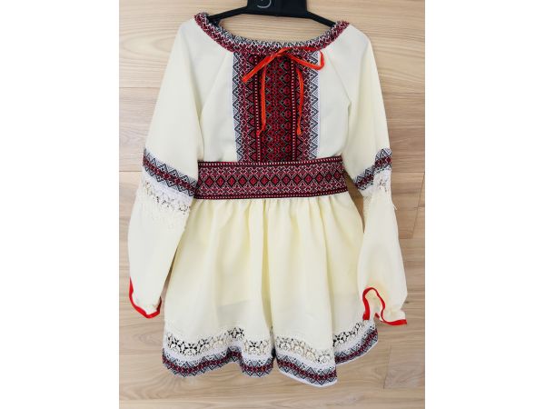 Вишитий костюм для дівчинки,  вишиванка дитяча, розмір 4, зріст 110 см