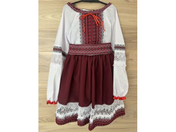 Вишитий костюм для дівчинки,  вишиванка дитяча, розмір 5, зріст 120 см