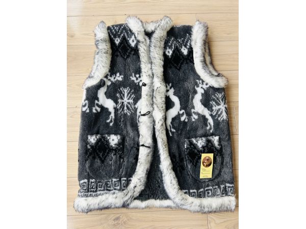 Жилет жіночий з овечої шерсті, орнамент олені розміри від 38 до 62