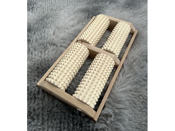 Дерев'яний масажер для ніг