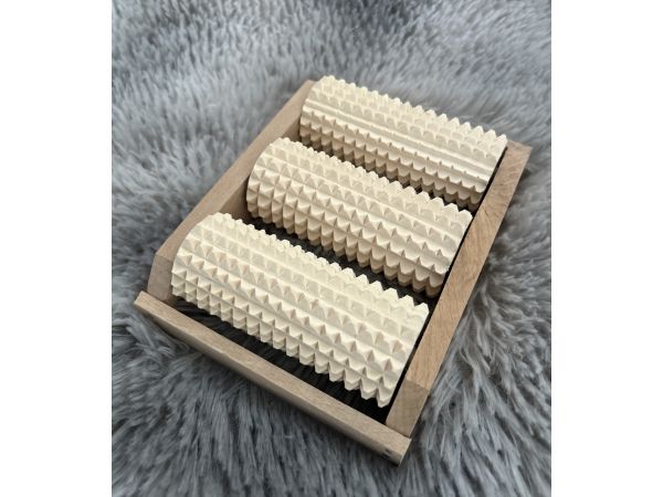 Дерев'яний масажер для ніг