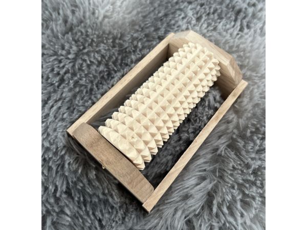 Дерев'яний масажер для ніг