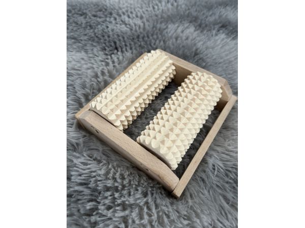 Дерев'яний масажер для ніг