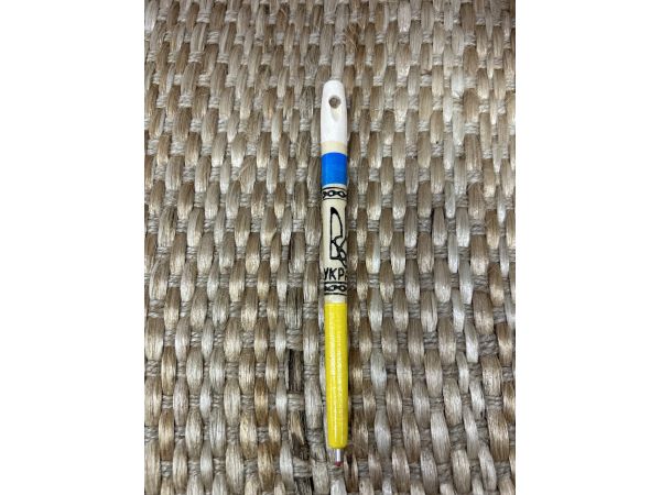 Дерев'яна ручка, свисток, тризуб в національному стилі