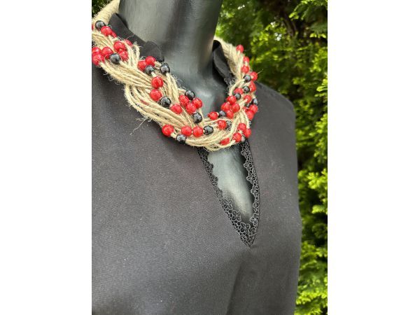 Намисто з дерева та ниток косичка, червоно-чорне