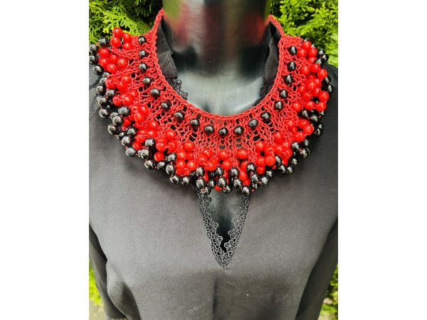 Намисто з дерева ручна робота червоно-чорне