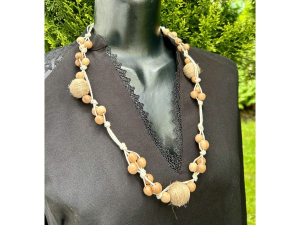 Намисто з дерева синьго кольору