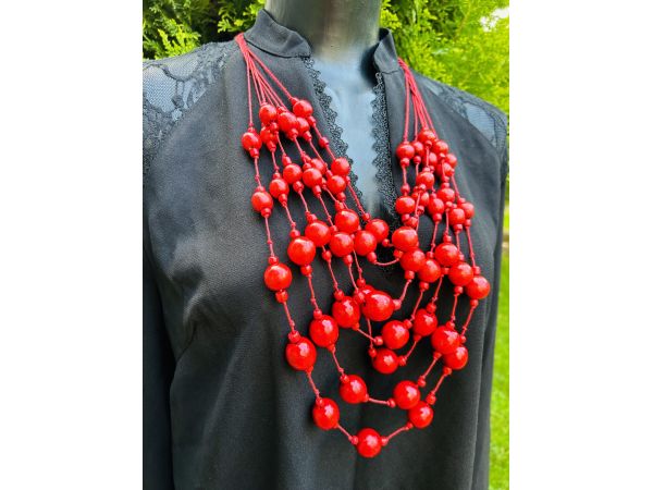 Намисто з дерева червоне