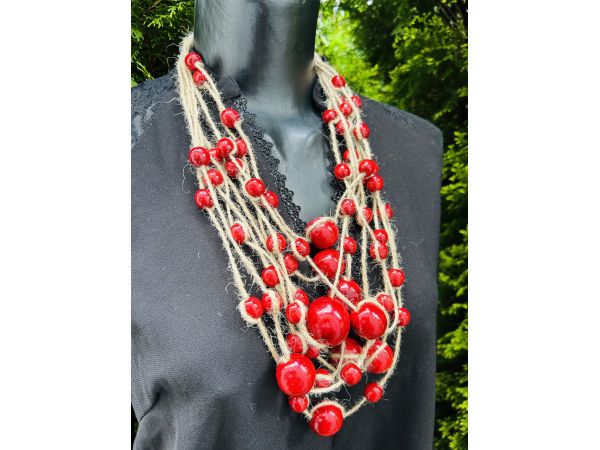 Намисто з дерева червоне, подарунок дівчині, подарунок жінці