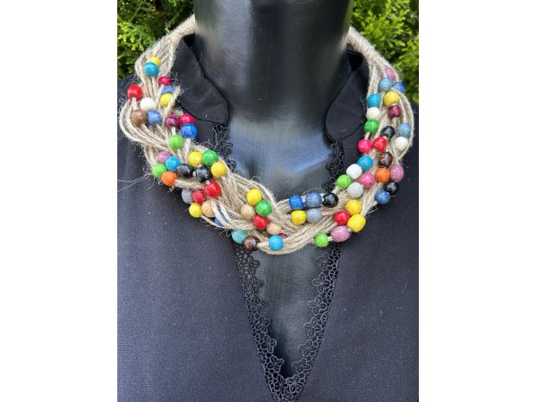 Намисто з дерева та ниток косичка кольорове