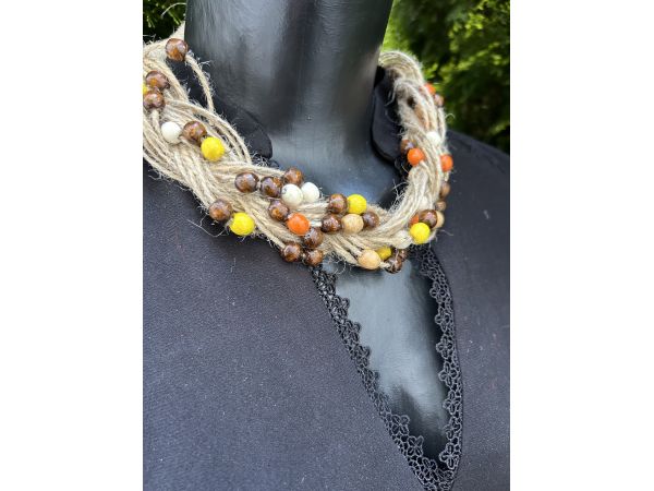 Намисто з дерева та ниток косичка