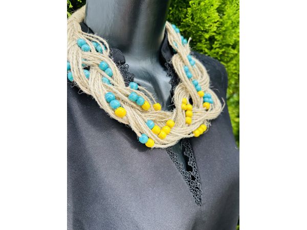 Намисто з дерева в національному стилі