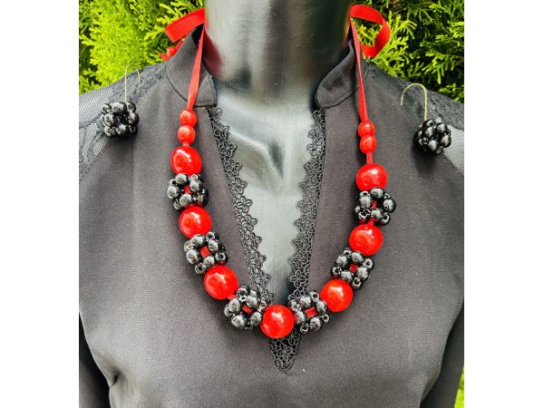 Набір прикрас, намисто та сережки