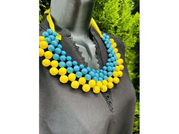 Намисто з дерева в національному стилі