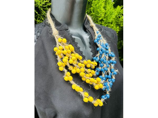 Набір прикрас з дерева в національному стилі