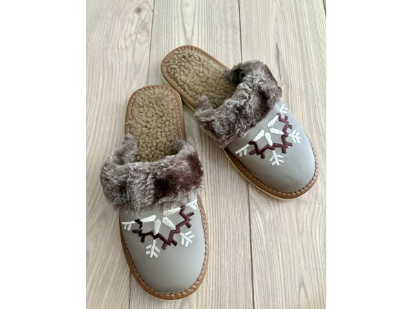 Домашні капці із жіночі з овечої шерсті і шкіри