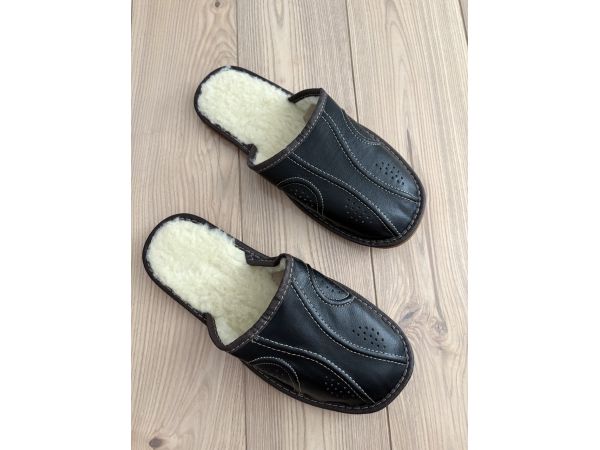 Домашні чоловічі капці із шкіри та овчини розміри 40 42 44 42
