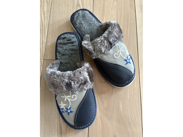 Жіночі зимові капці з хутром шкіряні домашні теплі тапочки з вишивкою 36 37 38 39