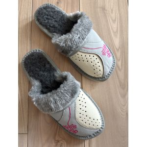 Жіночі зимові капці з хутром шкіряні домашні теплі тапочки з вишивкою 39