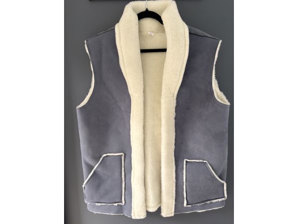 Жилет замшевий