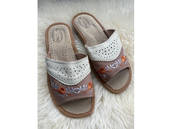 Домашні жіночі шкіряні тапочки 38 розмір уцінка виробничий брак