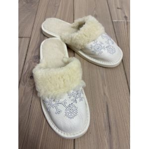Жіночі зимові капці з хутром шкіряні домашні теплі тапочки з вишивкою