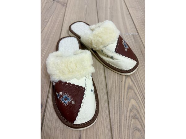 Домашні шкіряні жіночі тапочки з овечої шерсті