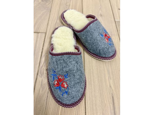 Домашні  жіночі капці з овечої вовни та войлоку