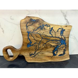 Дерев’яна дошка для нарізання з епоксидною смолою 42х27 см