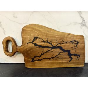 Дерев’яна дошка для нарізання з епоксидною смолою 44х23 см