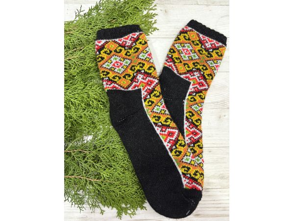 Жіночі теплі шкарпетки з овечої вовни з українським орнаментом