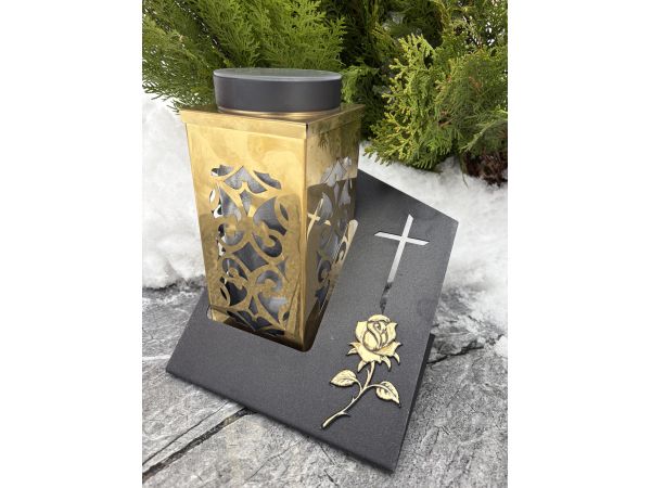 Лампадка на сонячній батареї золота металева з трояндою — LED