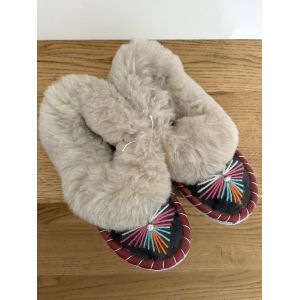 Зимові капці-чуни (закопанки) жіночі теплі домашні хутряні, антиковзка підошва 36 розмір світло-сіре хутро чорна основа
