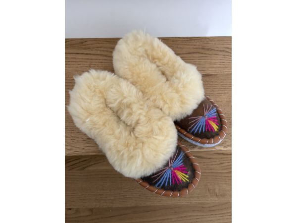 Зимові капці-чуни (закопанки) жіночі теплі домашні хутряні, антиковзка підошва 36 розмір молочний колір хутро коричнева основа